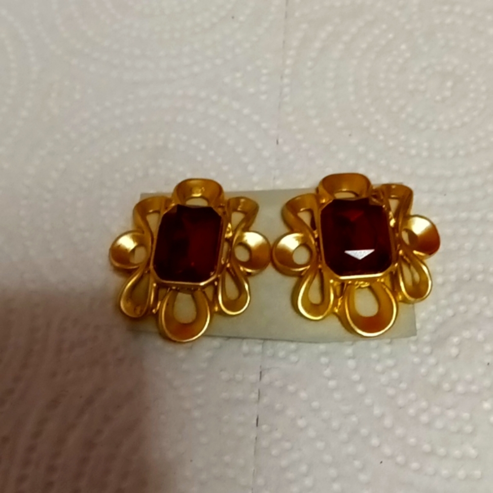 RHINESTONE RECTANGULAR RED & GOLD CHUNKY EARRINGS
